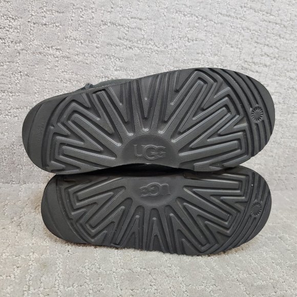 UGG Classic Mini II Women's Size 5 Black Suede Slip On Ankle Boot - Picture 9 of 10